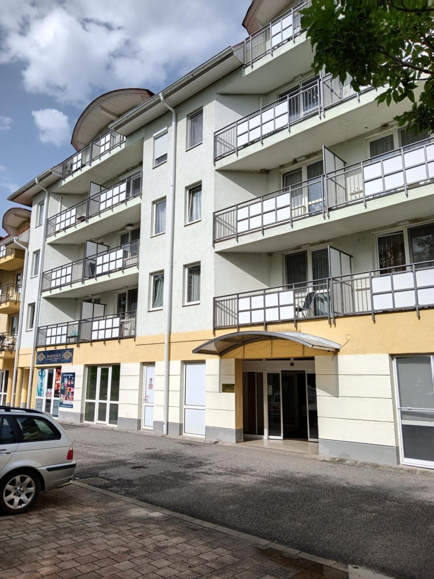佐洛卡罗斯Viola Wellness Apartman公寓 外观 照片